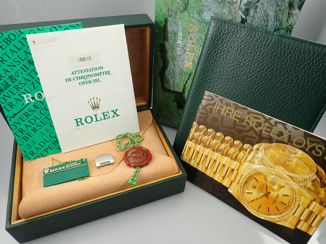 Rolex Submariner Date T serial number &lt;Warranty box etc.&gt;