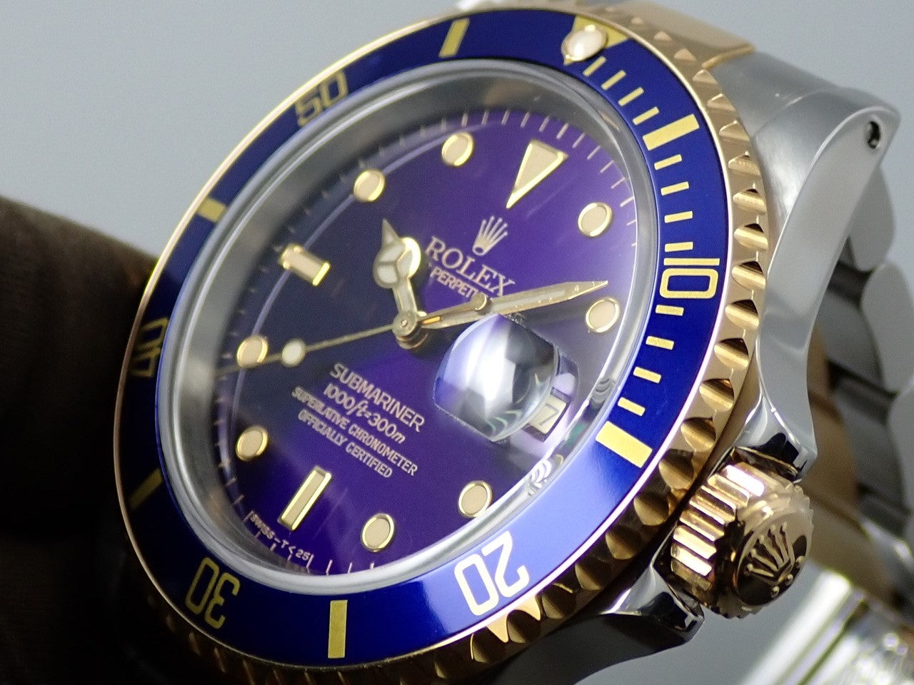 Rolex Submariner Date &lt;Warranty and Box&gt;