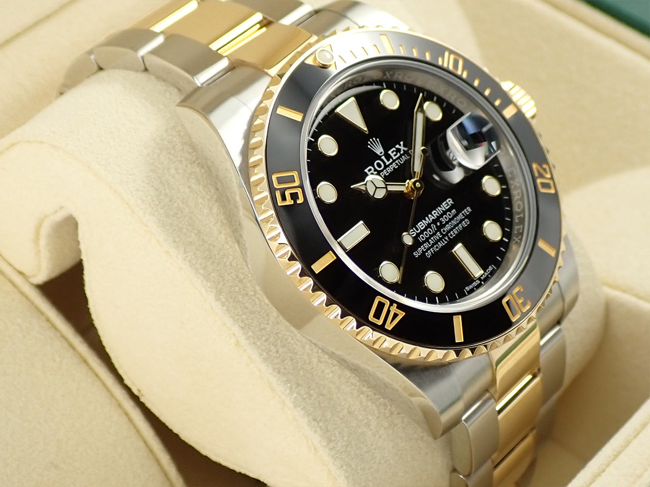 Rolex Submariner Date &lt;Warranty and Box&gt;