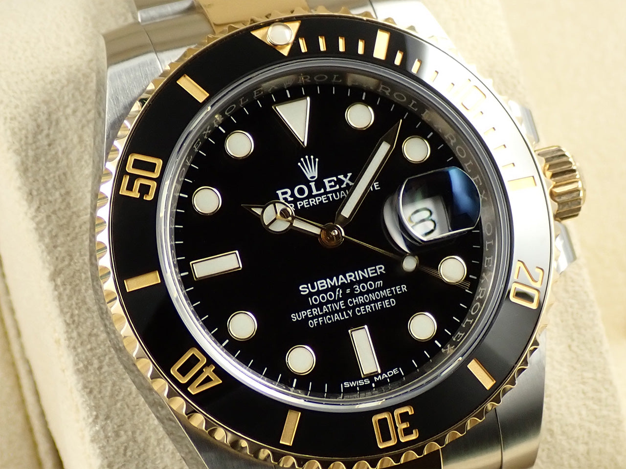 Rolex Submariner Date &lt;Warranty and Box&gt;