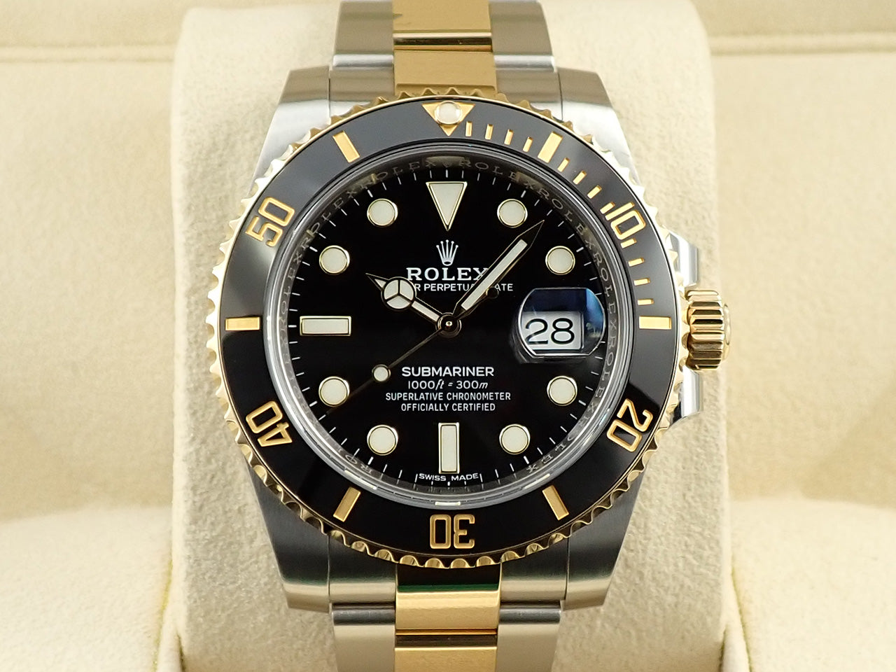 Rolex Submariner Date &lt;Warranty and Box&gt;