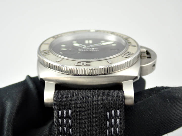 Panerai Luminor Ref.PAM00984 Black Dial Used Submersible-6
