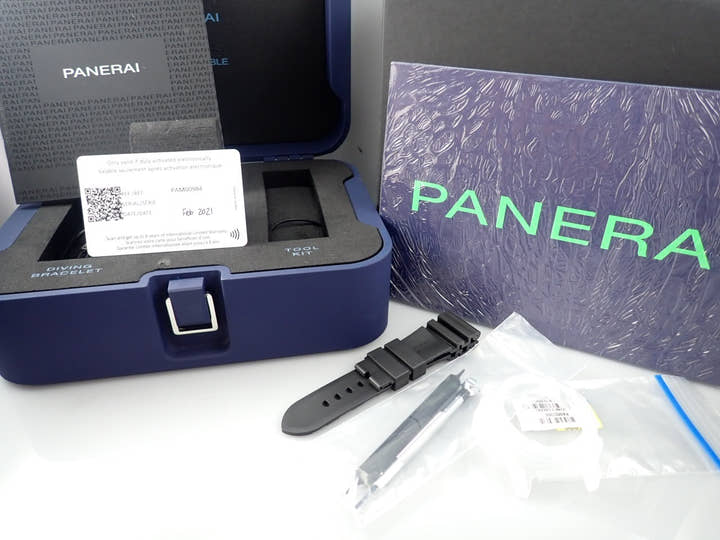Panerai Luminor Ref.PAM00984 Black Dial Used Submersible-6