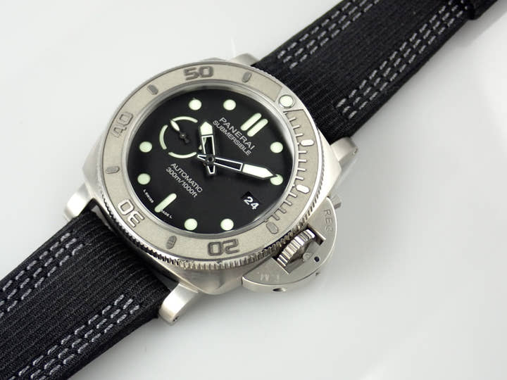 Panerai Luminor Ref.PAM00984 Black Dial Used Submersible-6