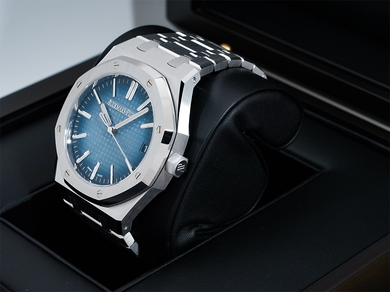 Audemars Piguet Royal Oak Automatic Ref.15510BC.OO.1320BC.02 18KWG Smoke Blue Dial