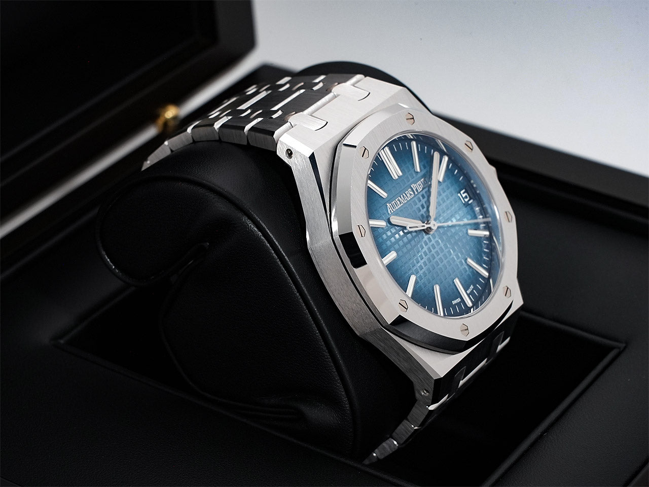 Audemars Piguet Royal Oak Automatic Ref.15510BC.OO.1320BC.02 18KWG Smoke Blue Dial