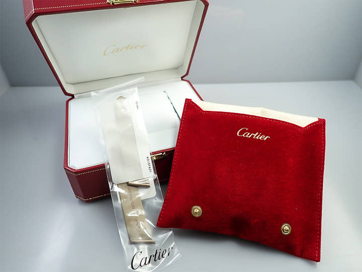 カルティエ タンク アシメトリック ウォッチ Ref.- シルバー文字盤 中古 W5Y4PS77