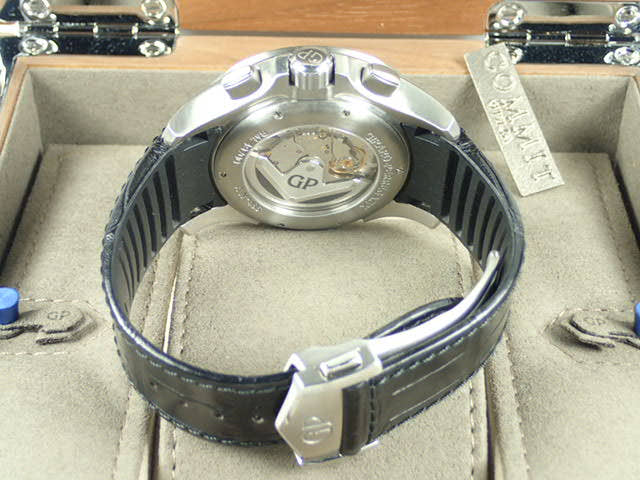 ジラールペルゴ トラベラー Ref.49700-11-133-BB6B シルバー文字盤 中古 traveller