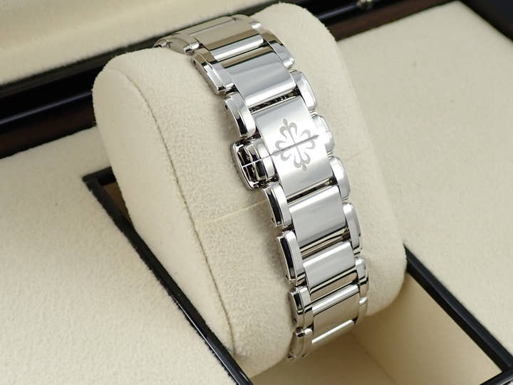パテックフィリップ Twenty-4 Ref.7300/1200A-001 ステンレススチール ブルーソレイユ文字盤