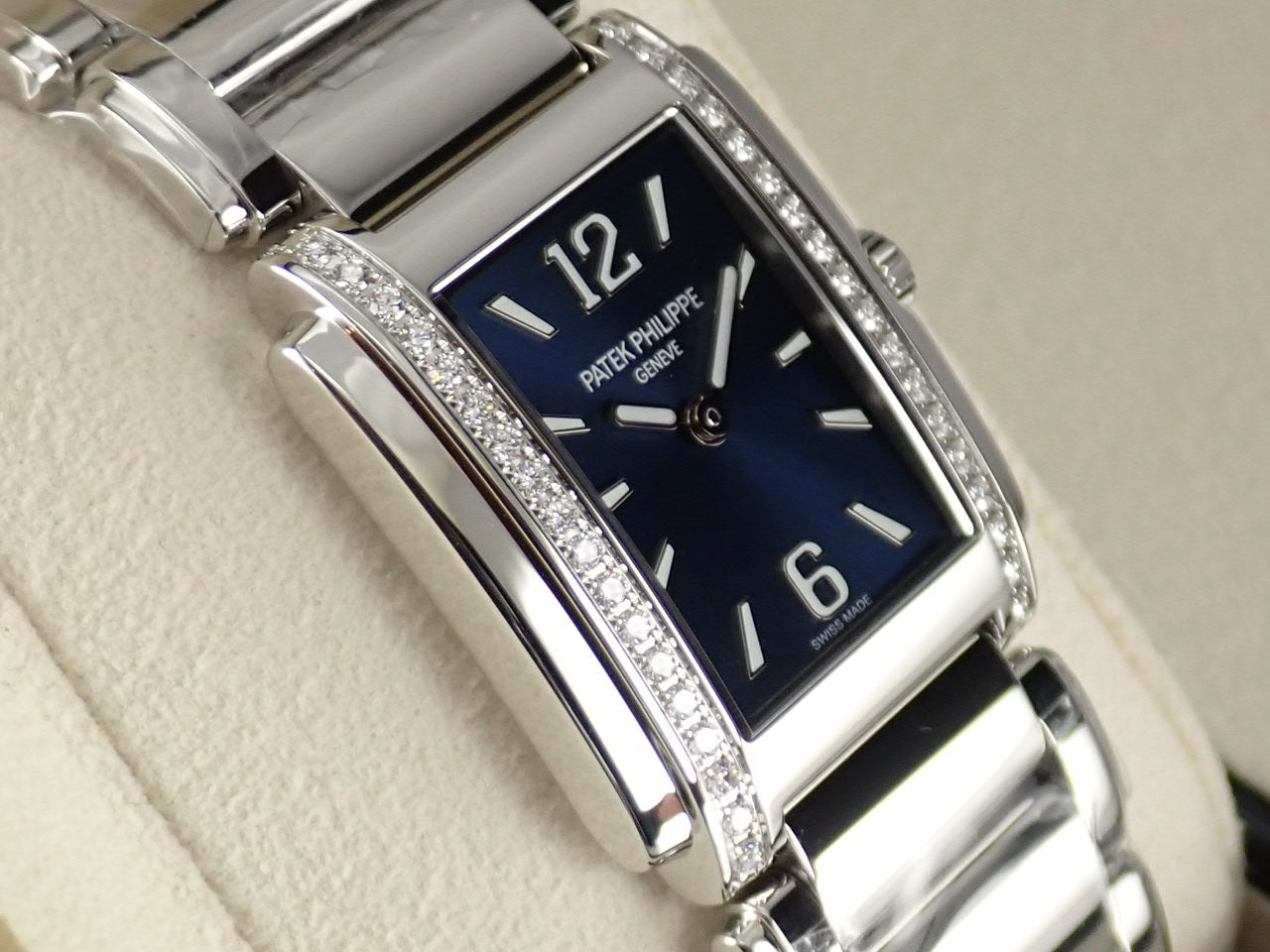 Patek Philippe TWENTY-4 Ref.4910/1200A-001