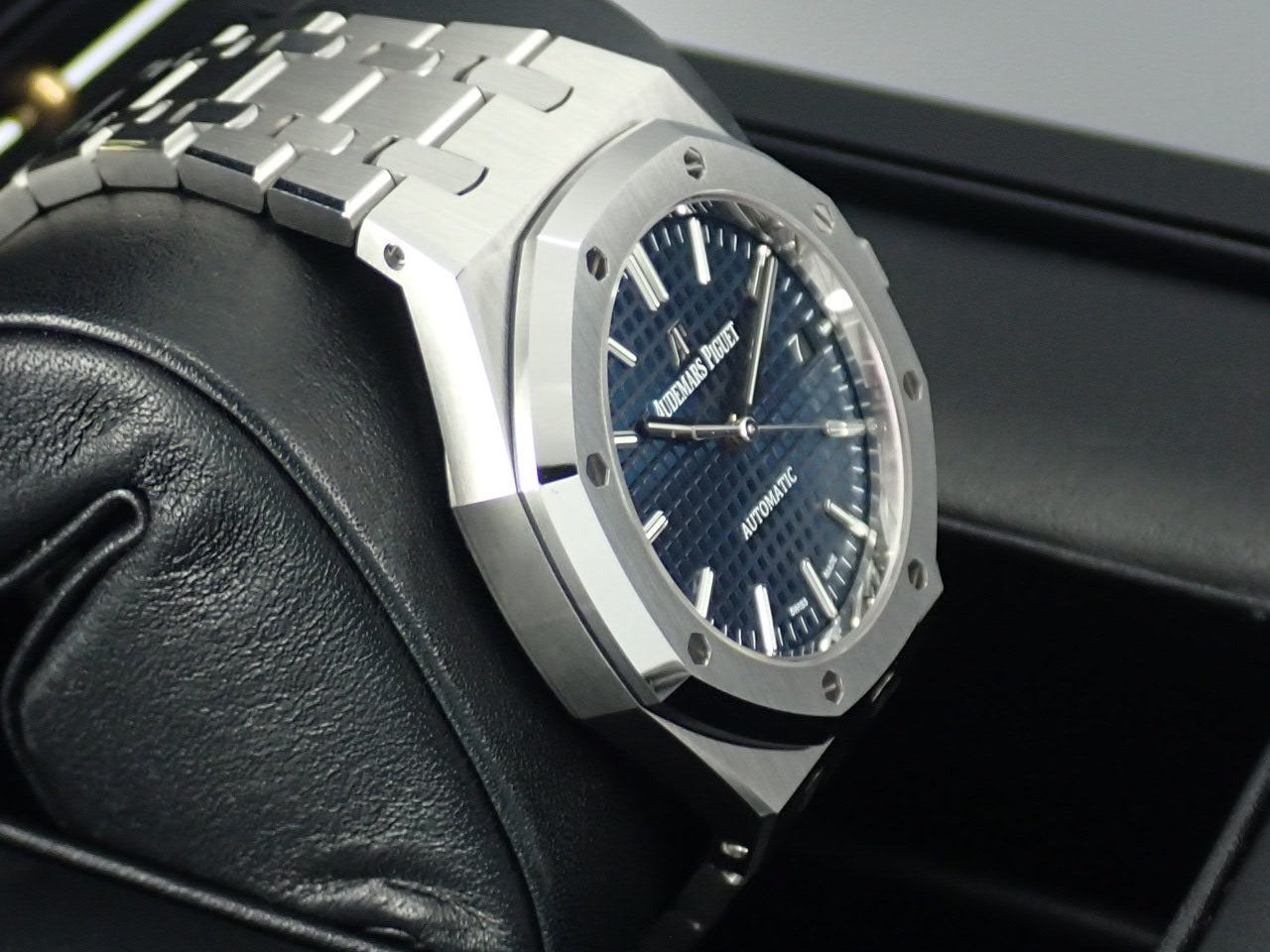 Audemars Piguet Royal Oak Blue Dial Ref.15450ST.OO.1256ST.03