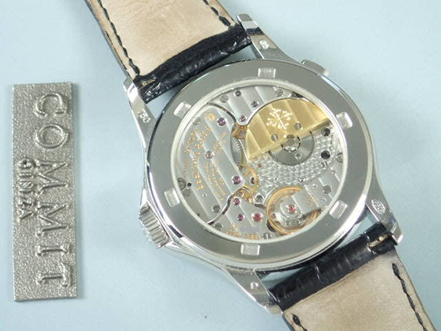 パテックフィリップ ワールドタイム Ref.5110G ギョーシェ/オパーリン文字盤 中古 worldtime-18