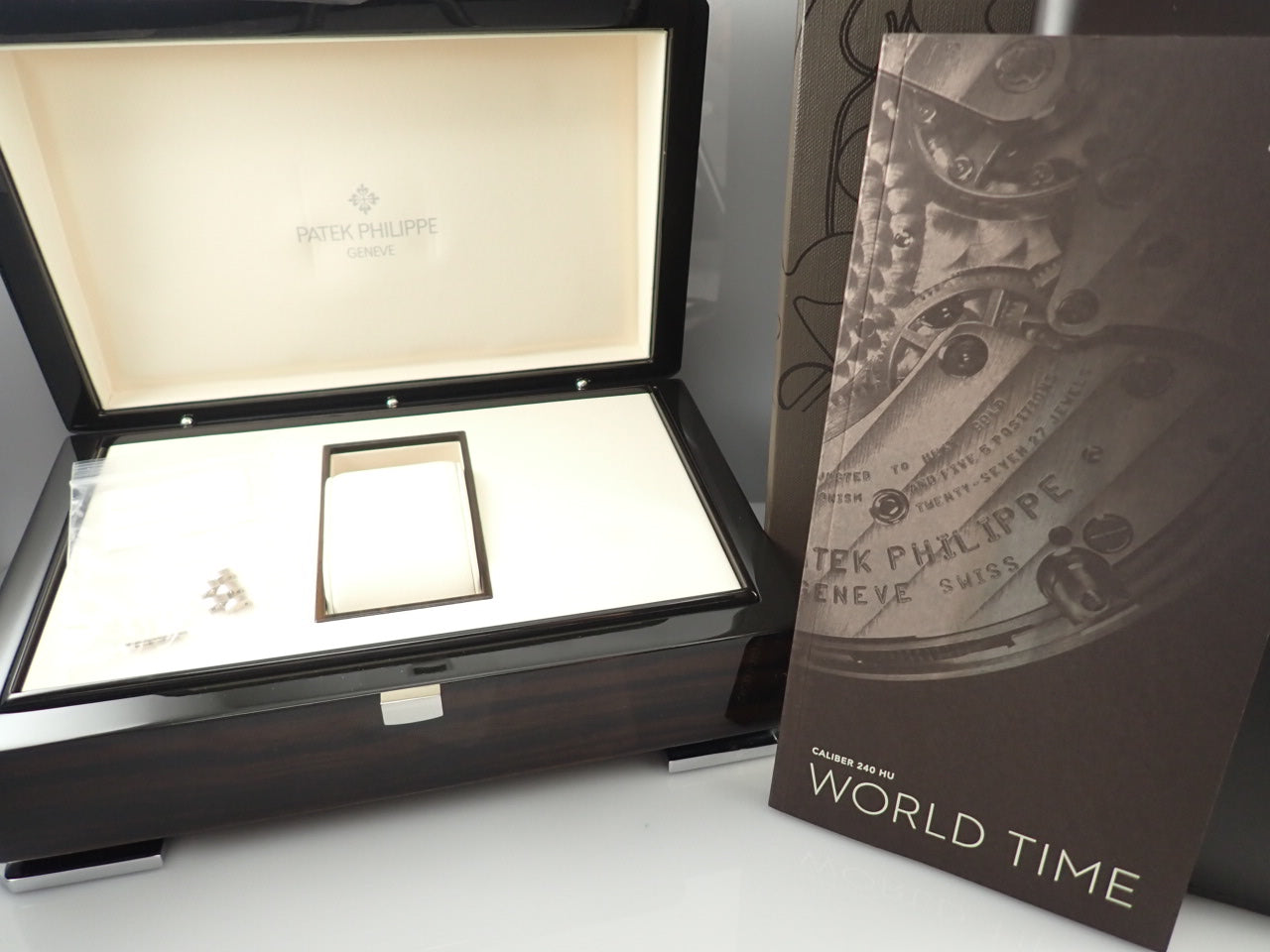 Patek Philippe World Time [Good Condition] &lt;Warranty, Box, etc.&gt;