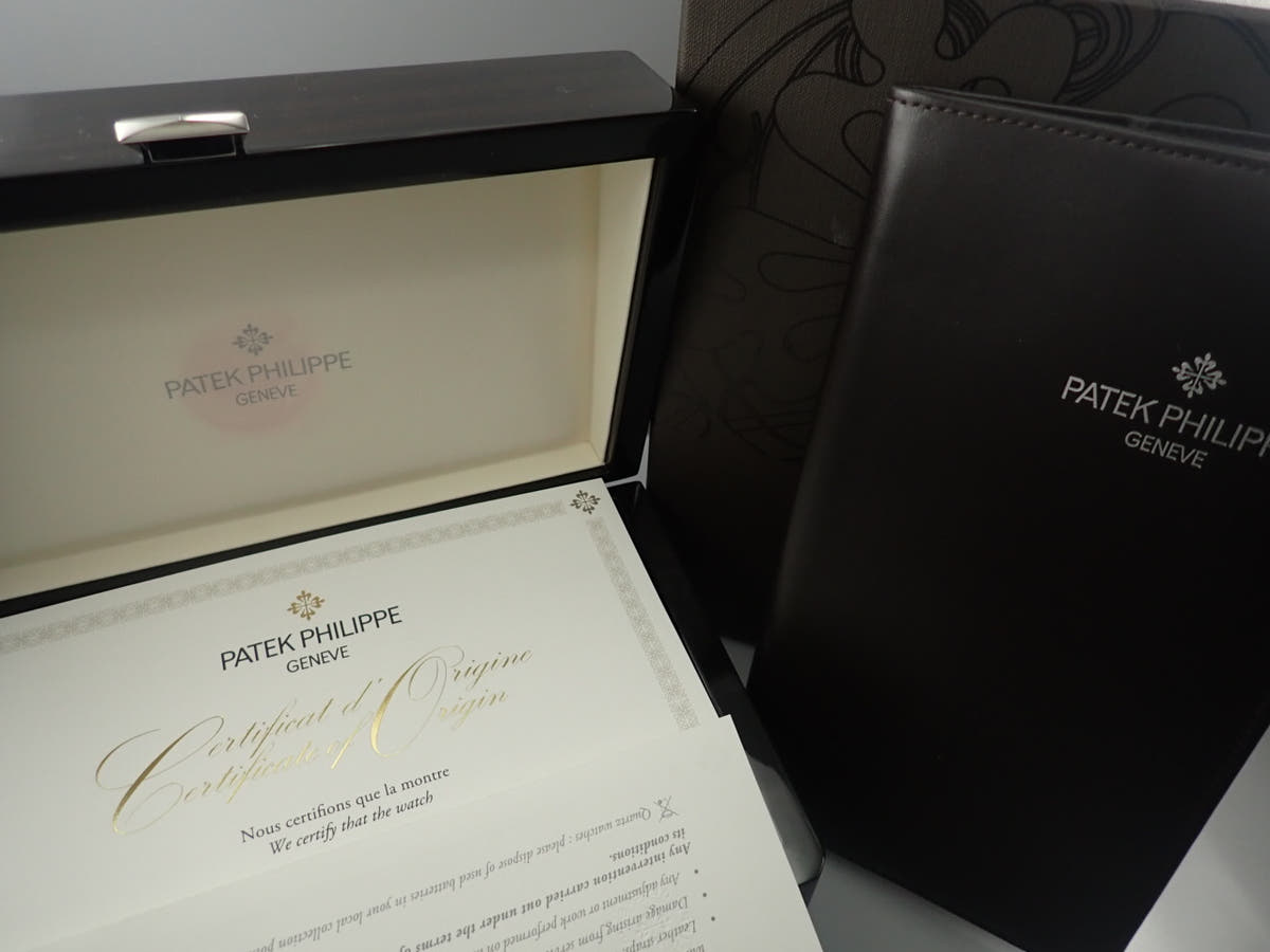 パテックフィリップ ワールドタイム Ref.5230G-001 ホワイト/グレー文字盤 中古 22F73RLA
